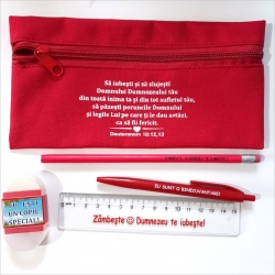 Penar rosu echipat cu rechizite personalizate mesaj